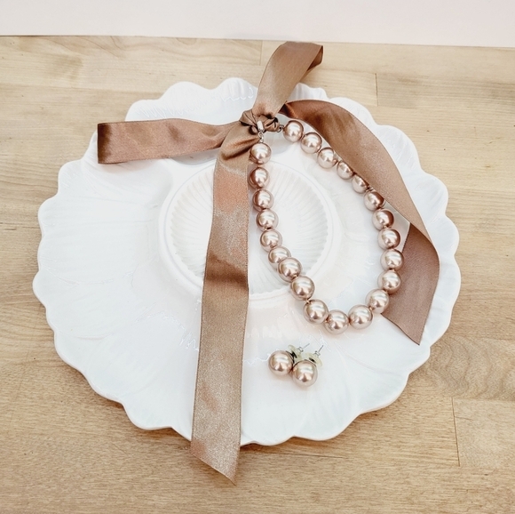 Vintage Jewelry - Vintage faux pearls with ribbon tie and matching pearl earrings